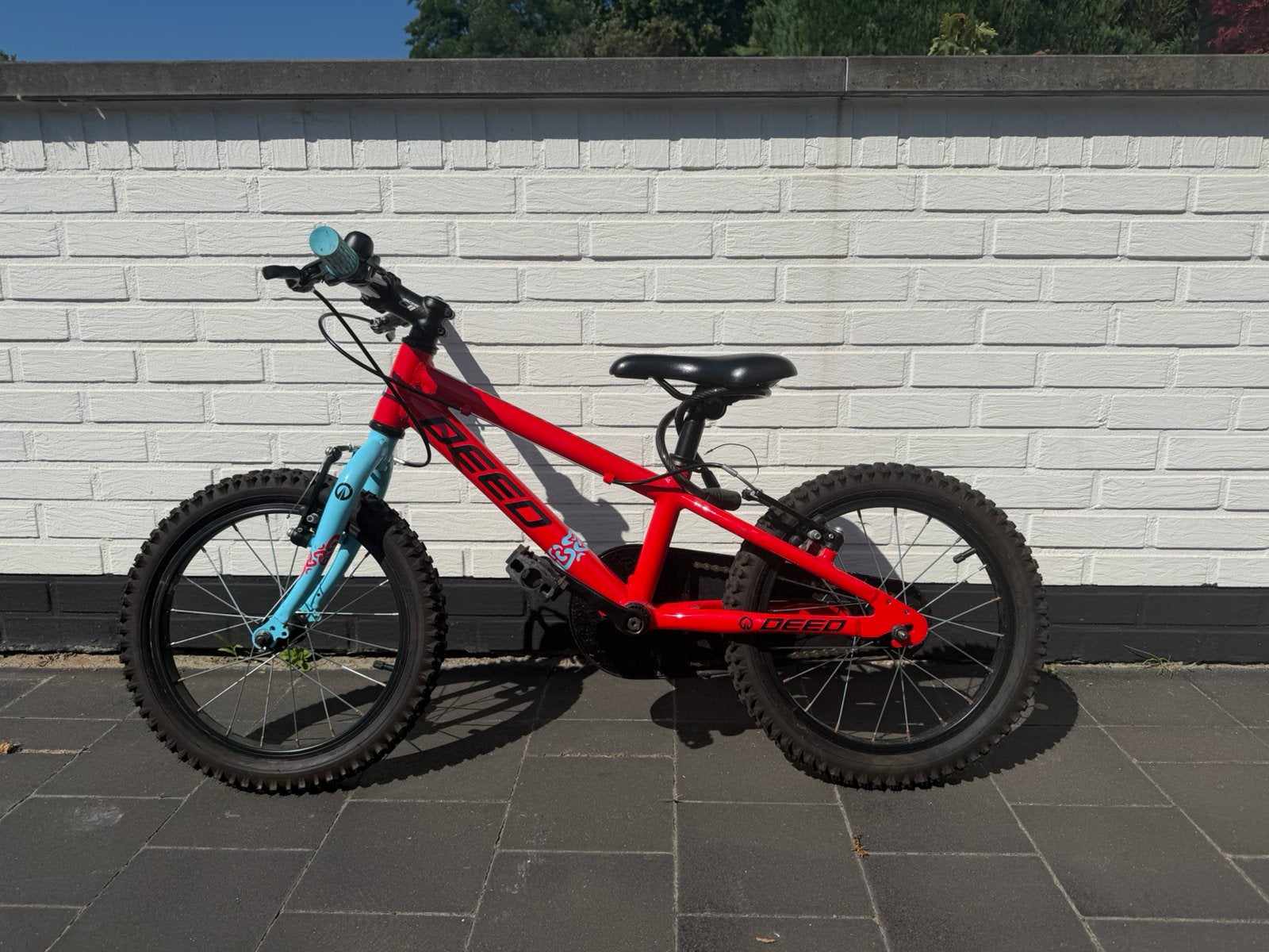 Kinderfiets 16 inch Deed Rookie 160 + trainingwieltjes, Ophalen, Gebruikt, Zijwieltjes