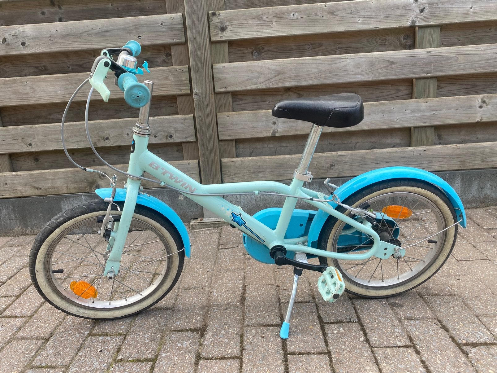 Frozen B-Twin fietsje 16inch, Fietsen en Brommers, Ophalen, Zo goed als nieuw, Velgrem, 16 tot 20 inch