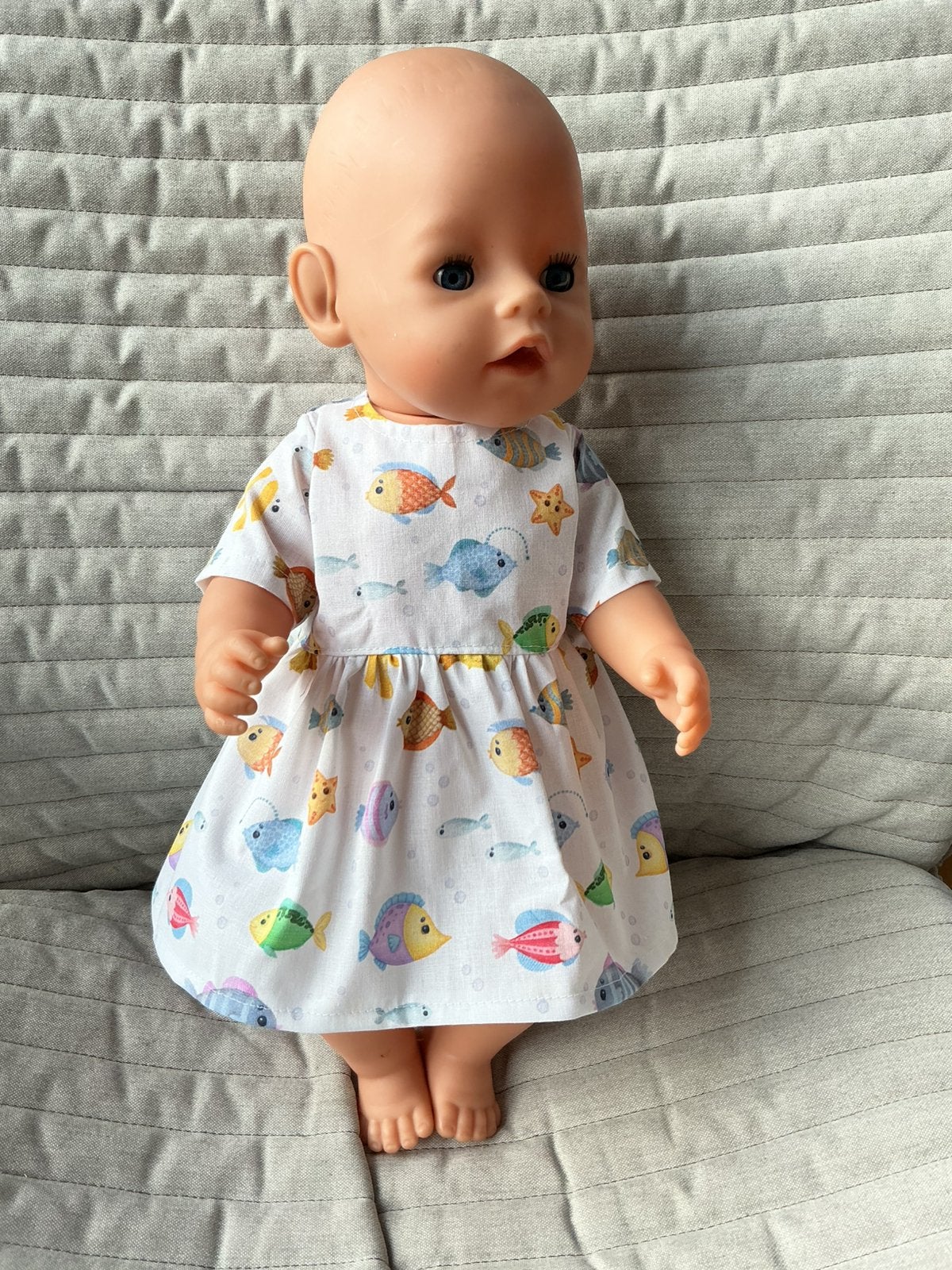 203. Babyborn: Nieuw wit jurkje met vissen, Kinderen en Baby's, Ophalen of Verzenden, Nieuw, Babypop
