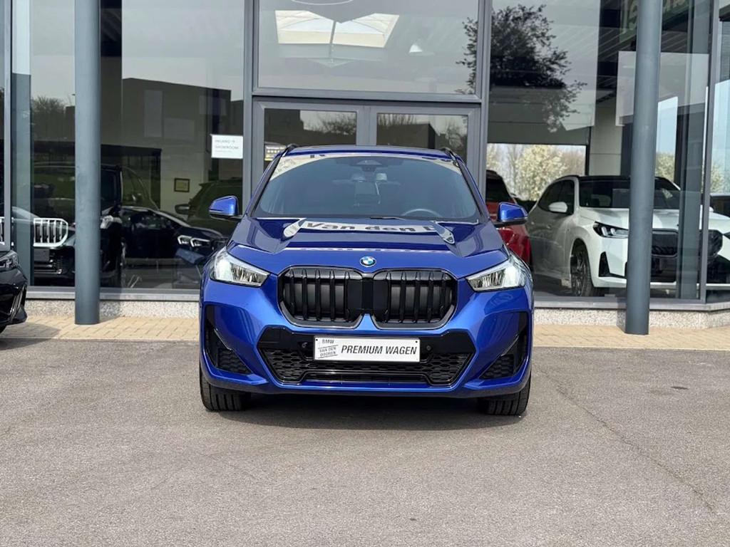 BMW X1 sDrive18i M Sport / PANODAK / TREKHAAK / DODE HOEK, Auto's, Gebruikt, Zwart, Leder, Bedrijf
