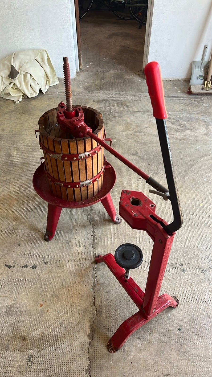 Presse à fruits et boucheuse bouteille de vins, Enlèvement, Utilisé