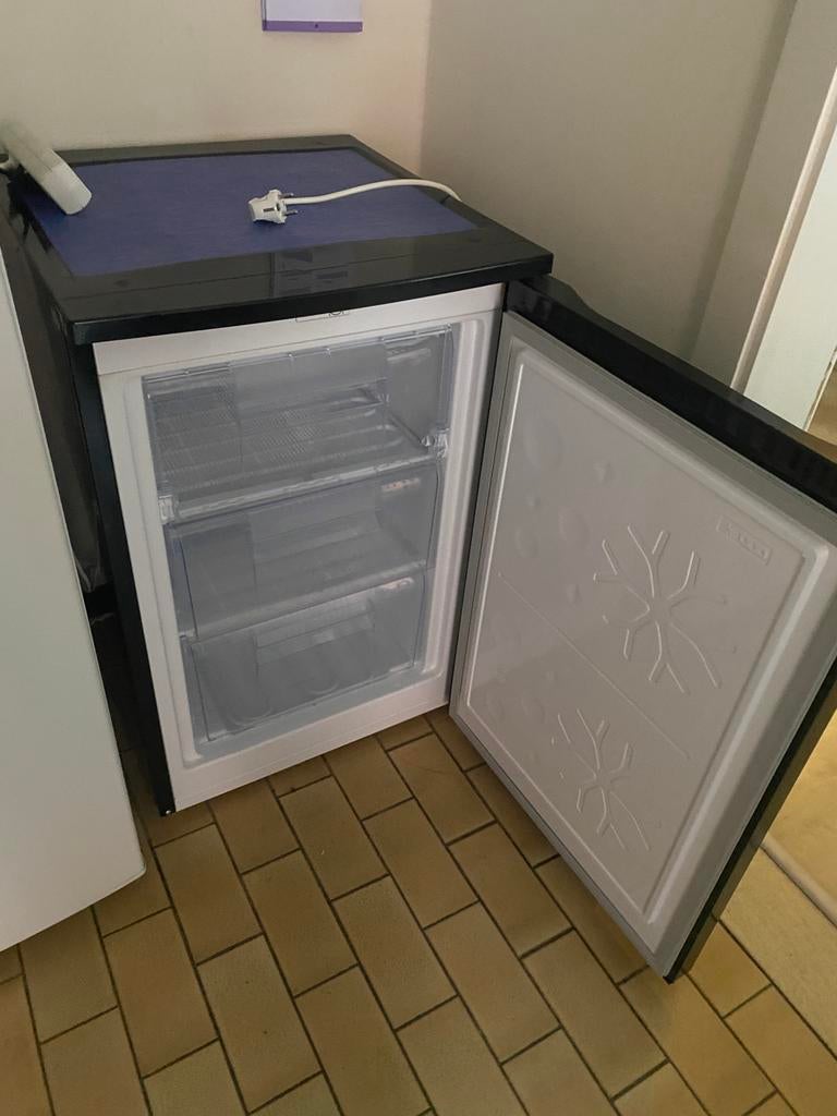 Kleine diepvries, Elektronische apparatuur, Vriezers en Diepvrieskisten, Ophalen, Zo goed als nieuw