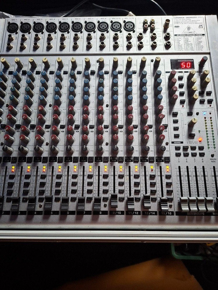 Mixeur Eurorack UB2442FX-PRO dans Flightcase, TV, Hi-fi & Vidéo, Enlèvement, Utilisé, Audio