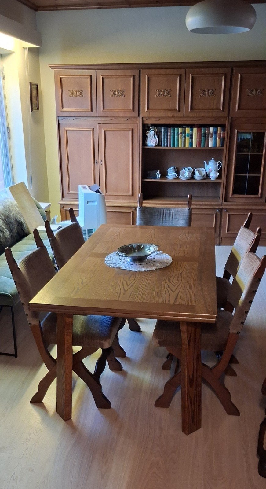 Eettafel met 6 stoelen af te halen in LOKSBERGEN/HALEN, Huis en Inrichting, Ophalen