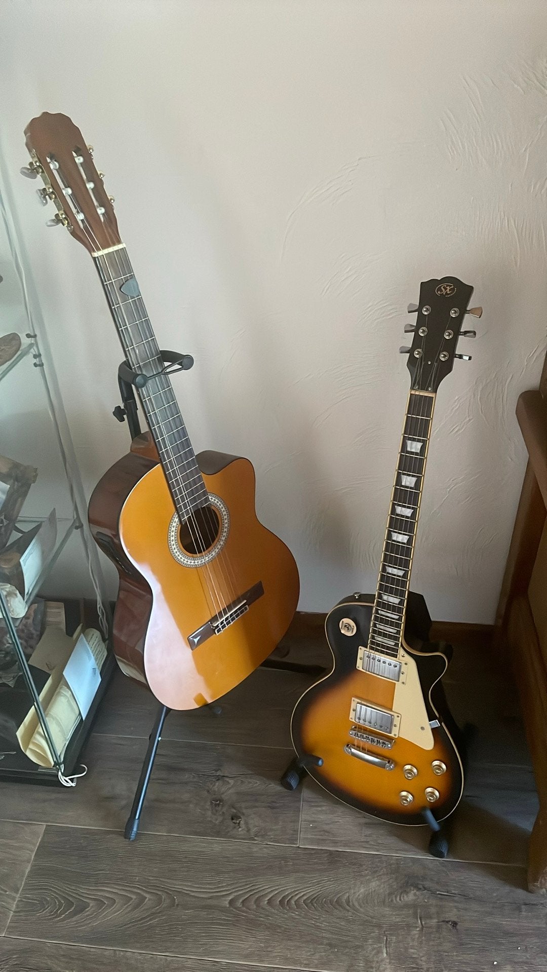 Elektrische gitaar + versterker + statief + bladmuziekhouder, Muziek en Instrumenten, Ophalen, Zo goed als nieuw