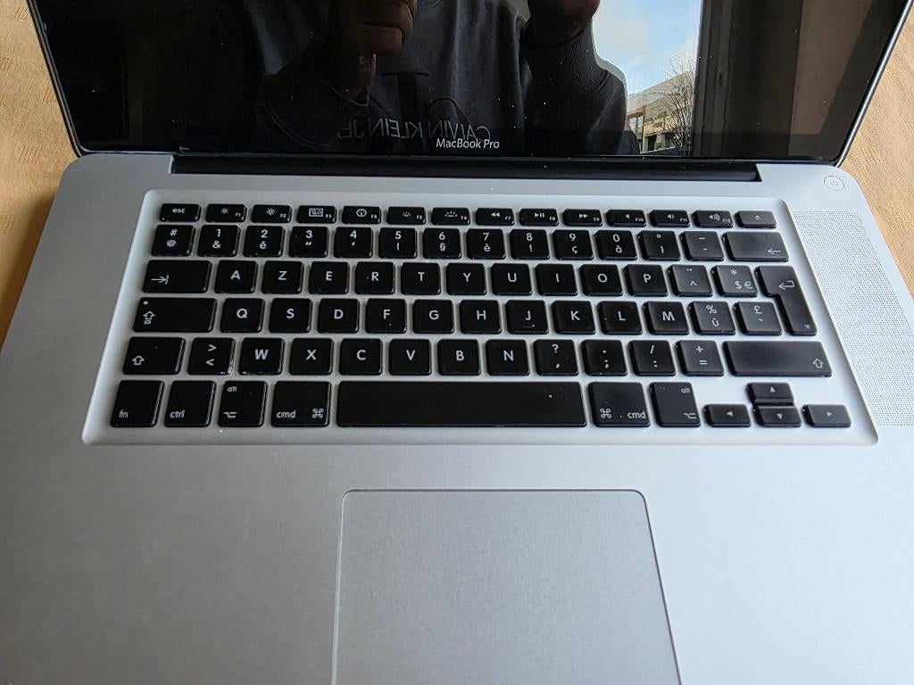 MACBOOK PRO 15" GRATIS, Computers en Software, Apple Macbooks, Gebruikt, MacBook, 15 inch, 2 tot 3 Ghz, 256 GB, 8 GB, Azerty, Ophalen