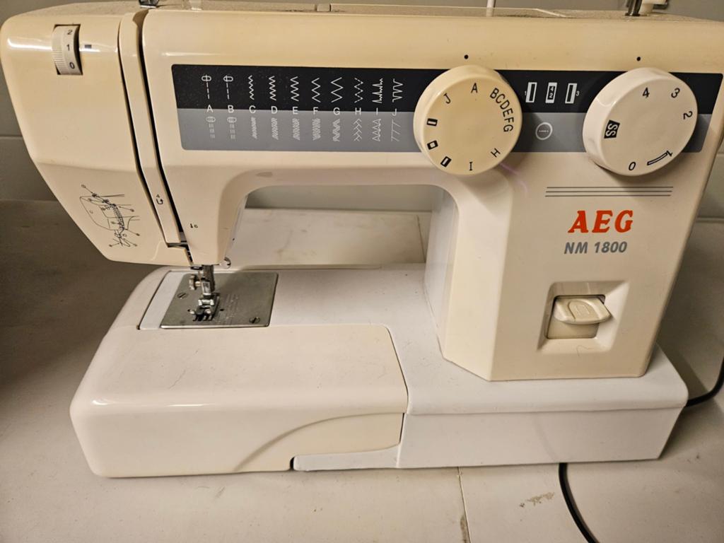 Machine a coudre AEG, Enlèvement