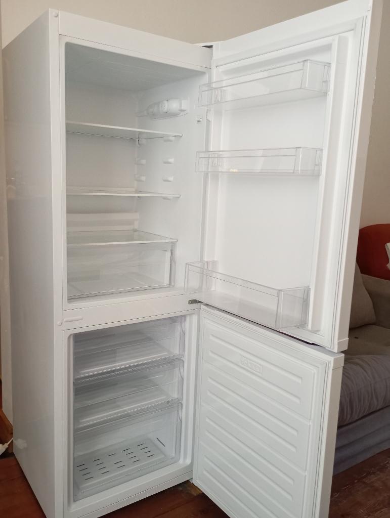 Frigo et congélateur 2 portes HIGH ONE (grande taille), Elektronische apparatuur, Koelkasten en IJskasten, Zo goed als nieuw, Met aparte vriezer