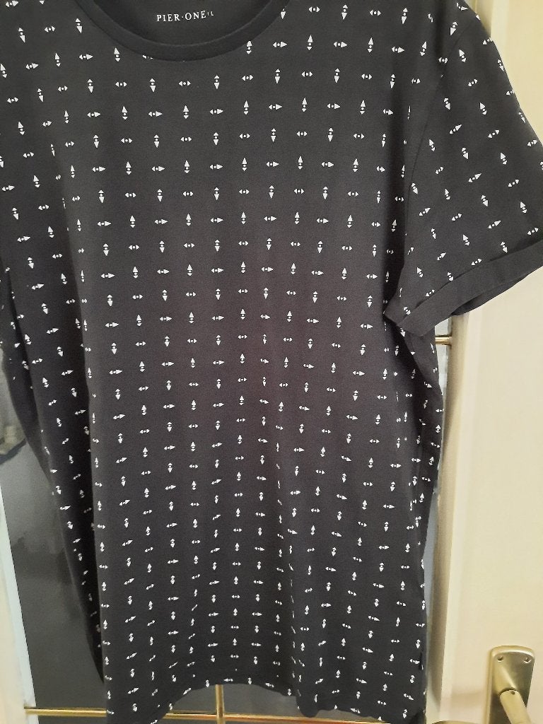 Zwart t-shirt met accenten., Kleding | Heren, Maat 52/54 (L), Zwart, Pier One, Ophalen of Verzenden