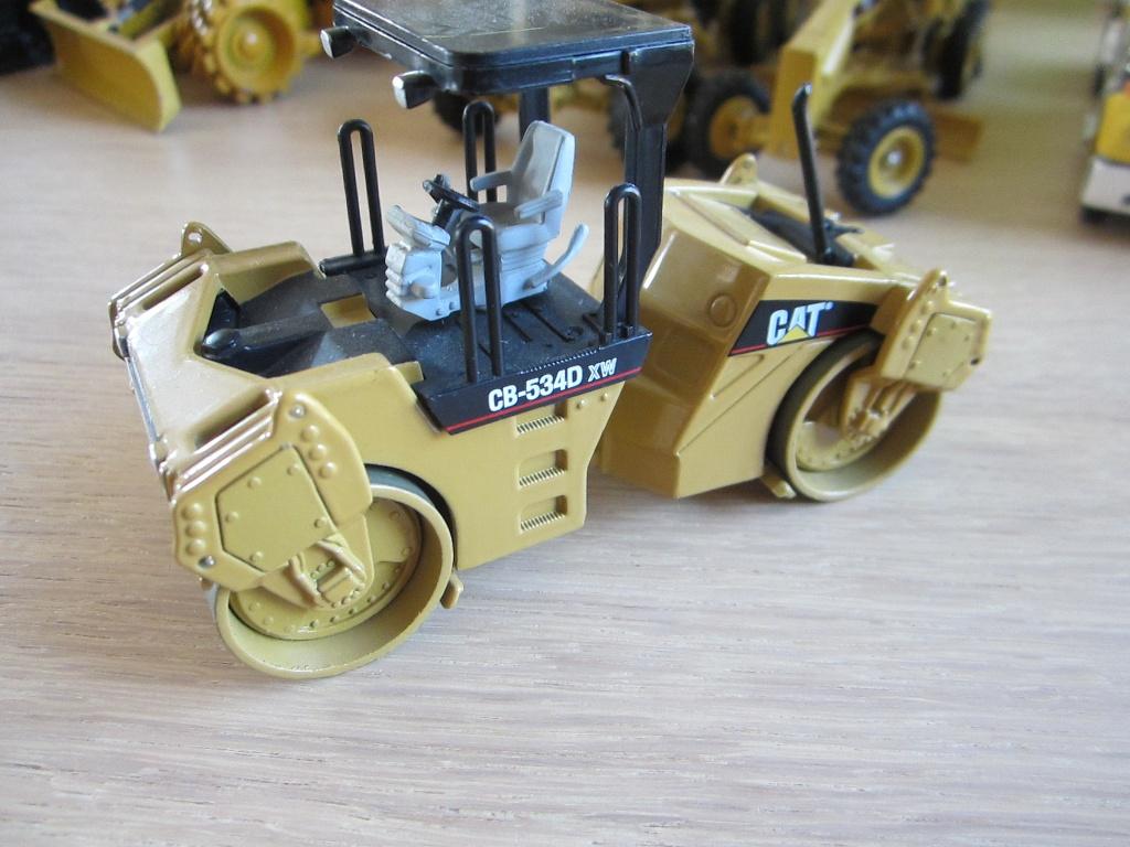 CAT CB 534D XW, Hobby en Vrije tijd, Modelauto's | 1:50, Ophalen of Verzenden, Zo goed als nieuw