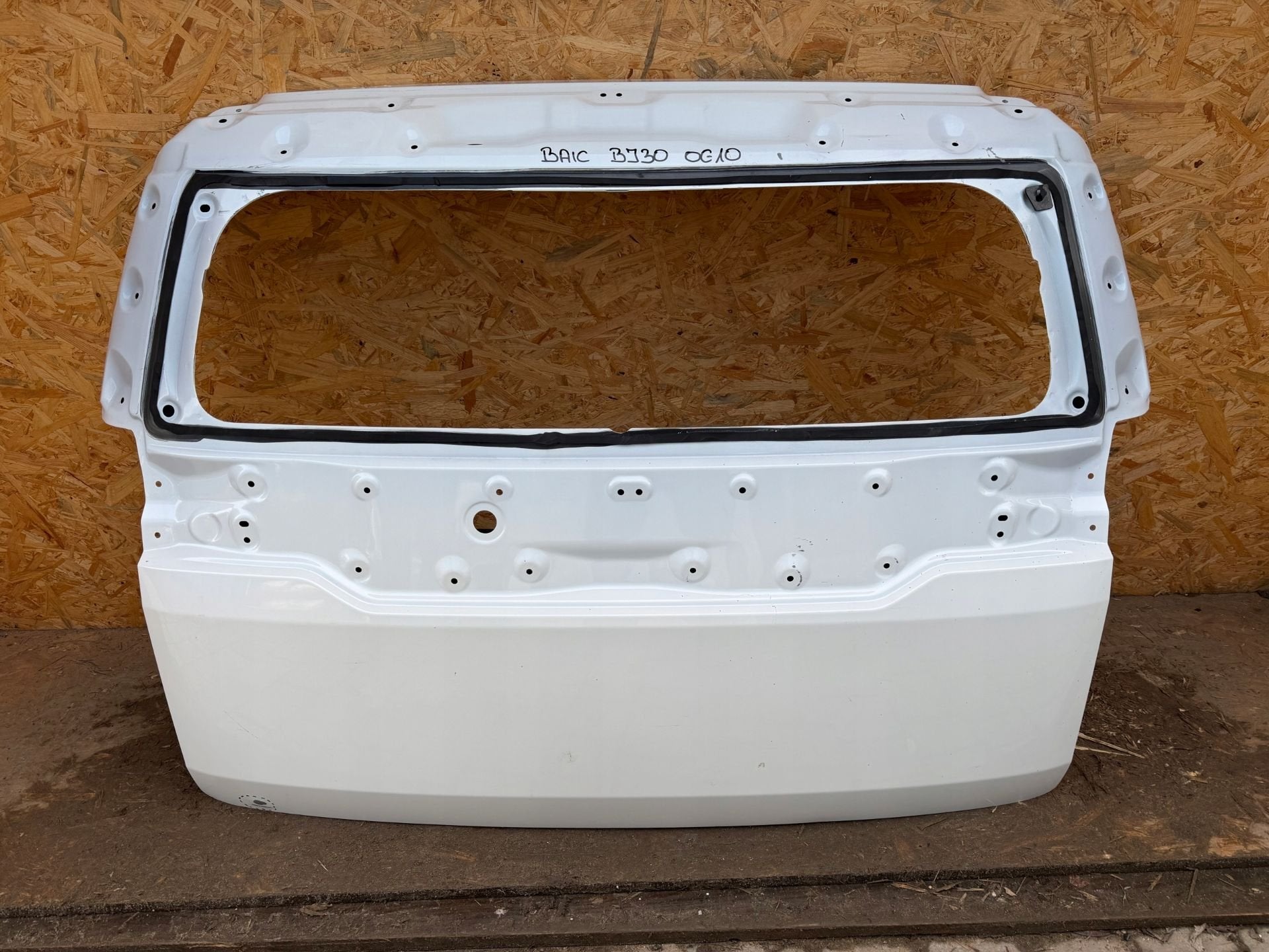 Hayon BAIC BJ30 BJ30, Info@fabrikant.eu, Fabrikant BV, Fabrikantstraat 1
1000 AA  Amsterdam, NL, Utilisé