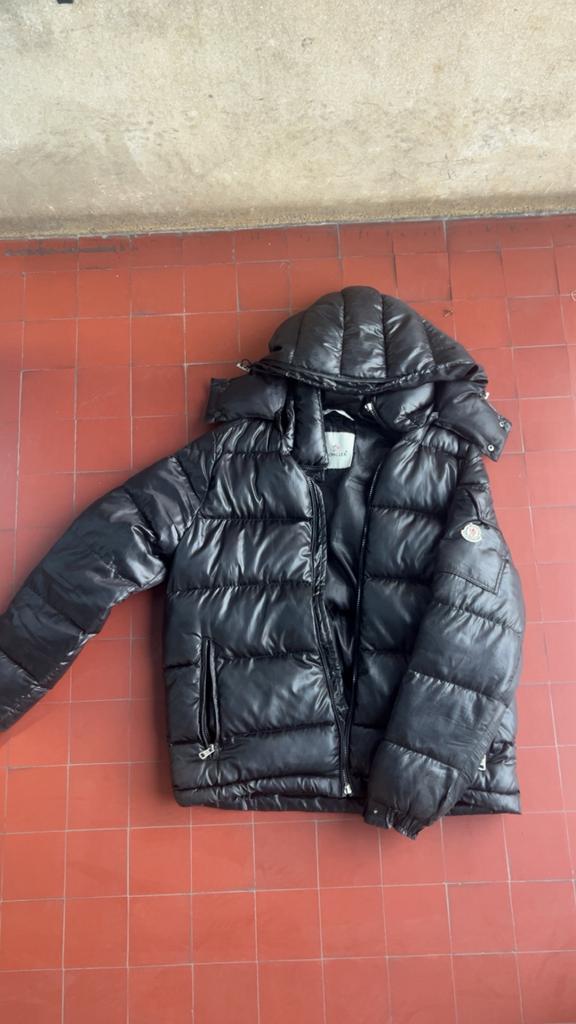 Moncler Maya jas maat m, Ophalen, Zo goed als nieuw