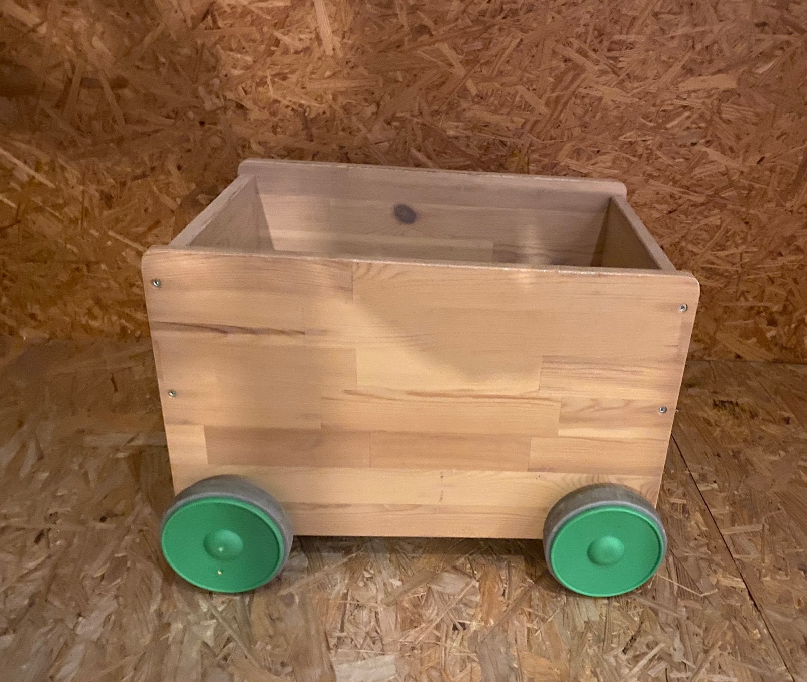 Ikea houten speelgoedkist op wielen, Ophalen, Zo goed als nieuw