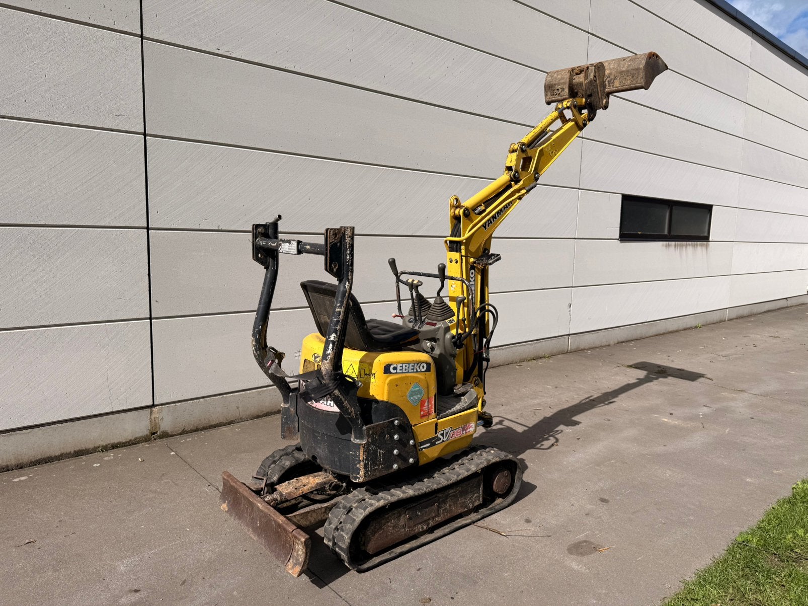 Yanmar SV08 minigraver in prima staat past door een deurgat, Ophalen of Verzenden