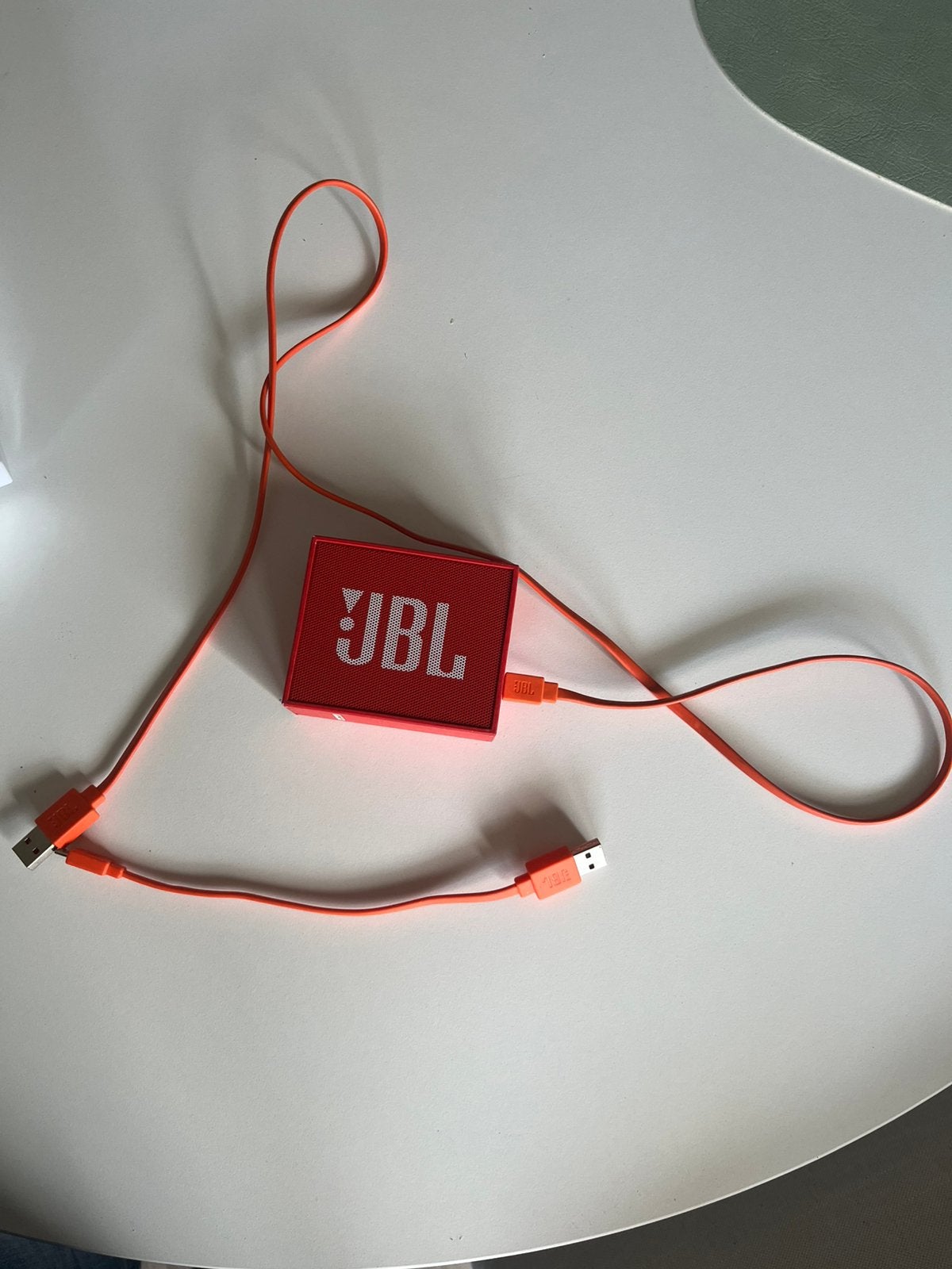 Enceinte Bluetooth JBL GO Rouge, Telecommunicatie, Mobiele telefoons | Telefoon-opladers, Ophalen of Verzenden, Zo goed als nieuw