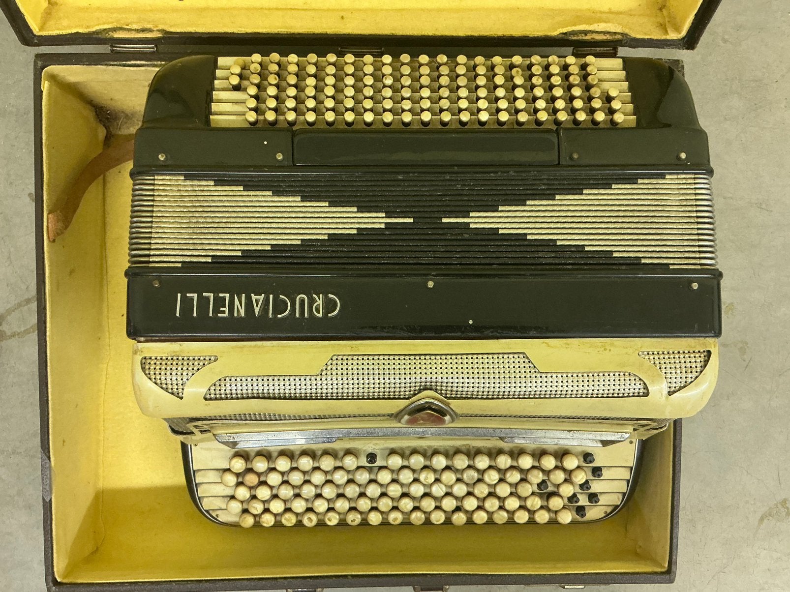 Kapot vintage Crucianelli accordeon, Ophalen, Gebruikt, Knopaccordeon, Overige merken