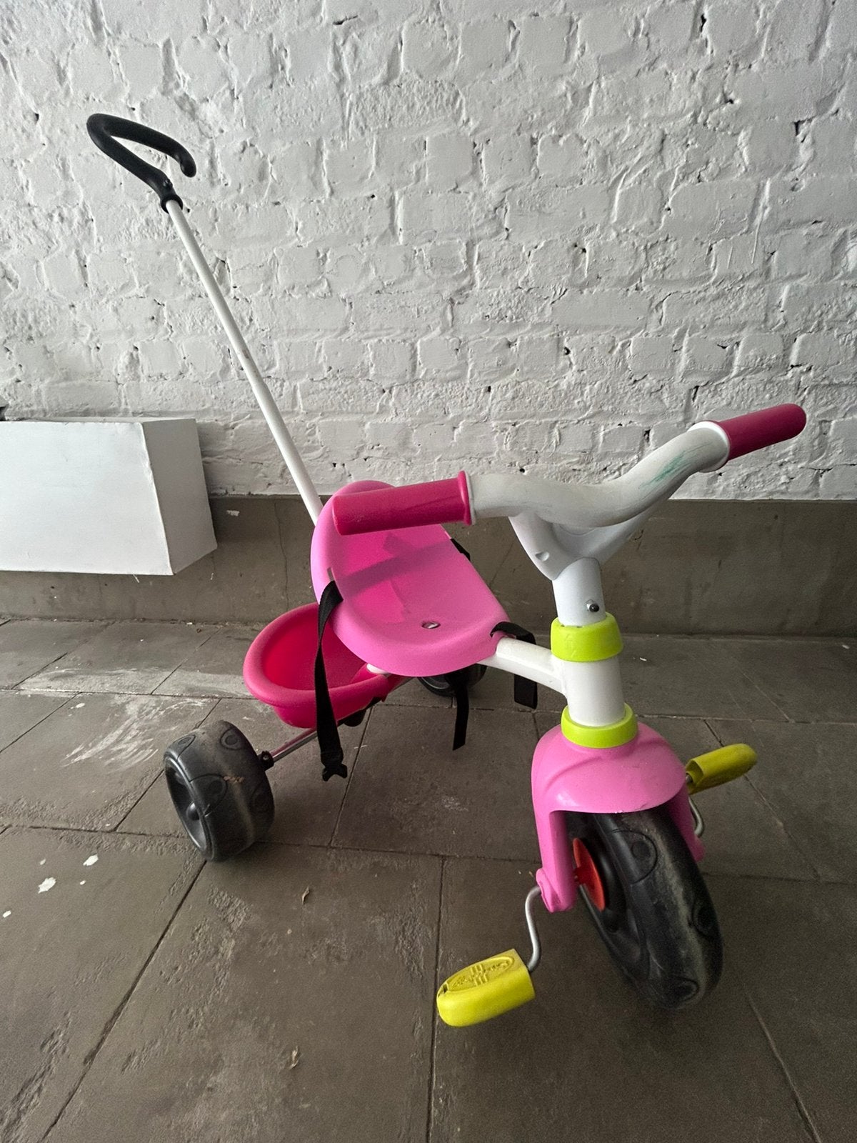 Roze driewieler, Fietsen en Brommers, Ophalen, Zo goed als nieuw, Duwstang
