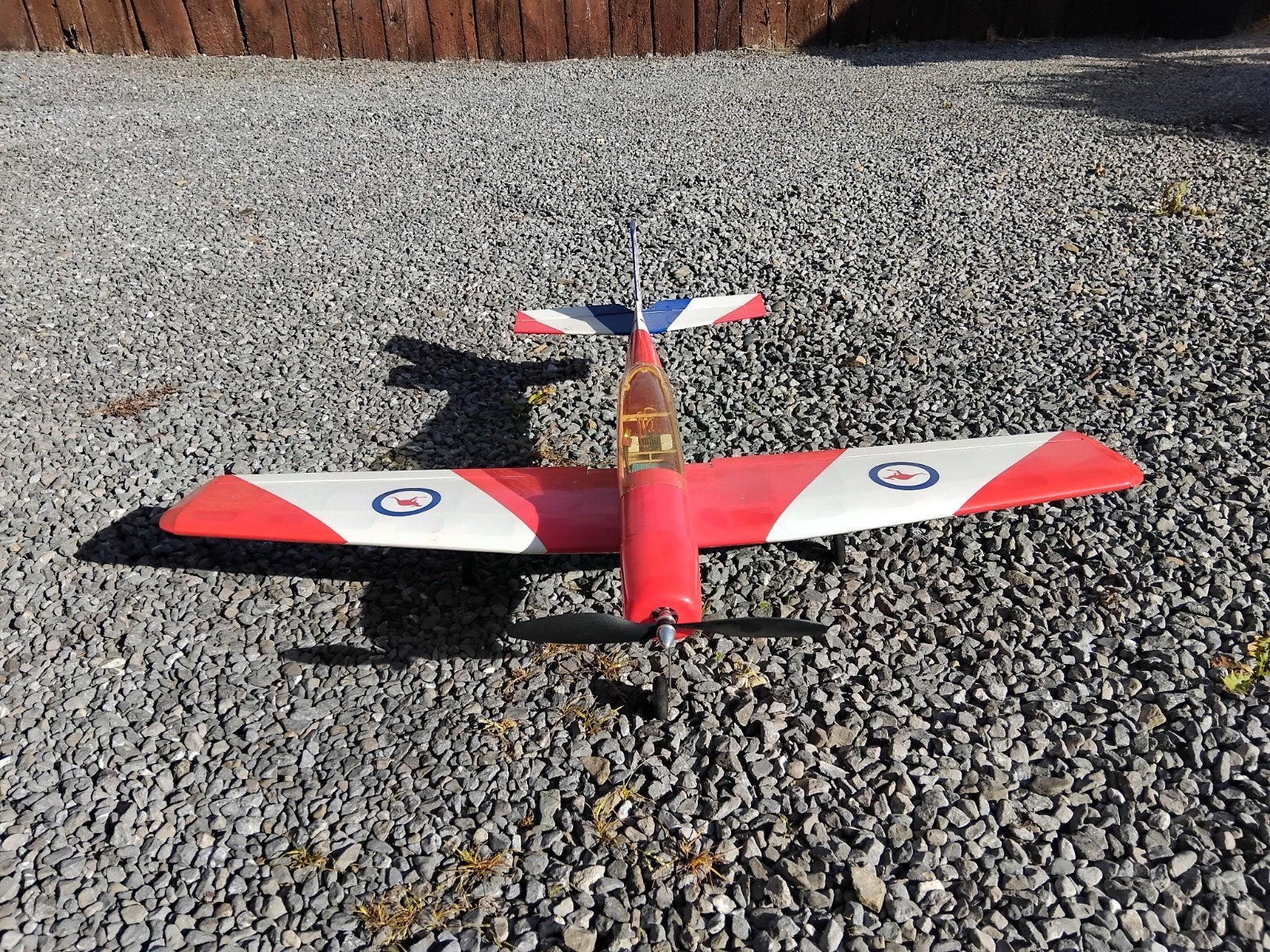 Avion tout bois neuf complet jamais volé 1m envergure., Enlèvement, Neuf, Électro, RTF (Ready to Fly)