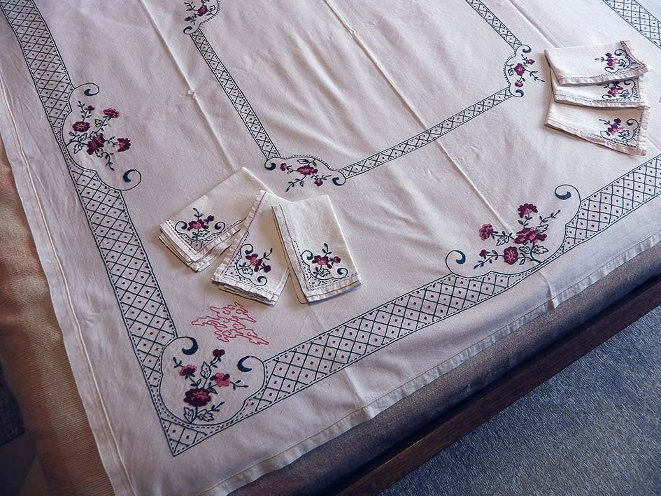 Vintage Geborduurd Tafelkleed met Servettenset, Maison & Meubles, Nappe, Blanc, Brodé, Enlèvement