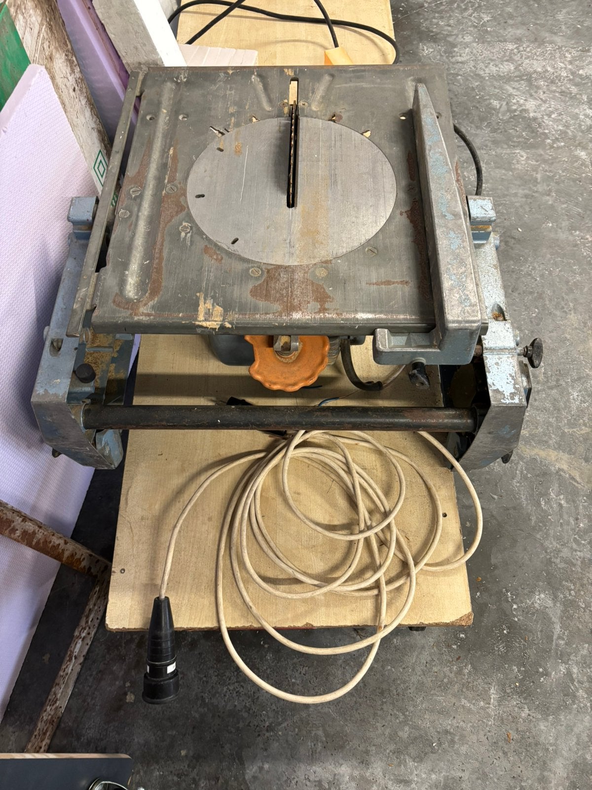 Tafelzaagmachine, Ophalen, Gebruikt
