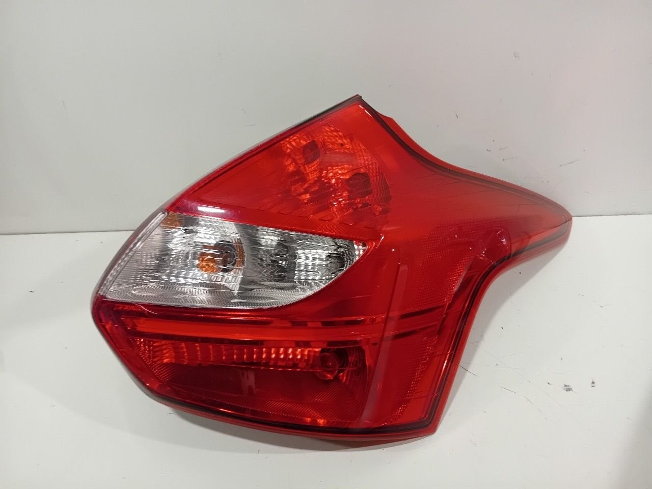 Achterlicht carrosserie rechts Ford Focus, Onderdelen@venauto.nl, Van der Ven Autorecycling B.V., Gebruikt, Ettenseweg 76, 4706 PB Roosendaal, The Netherlands