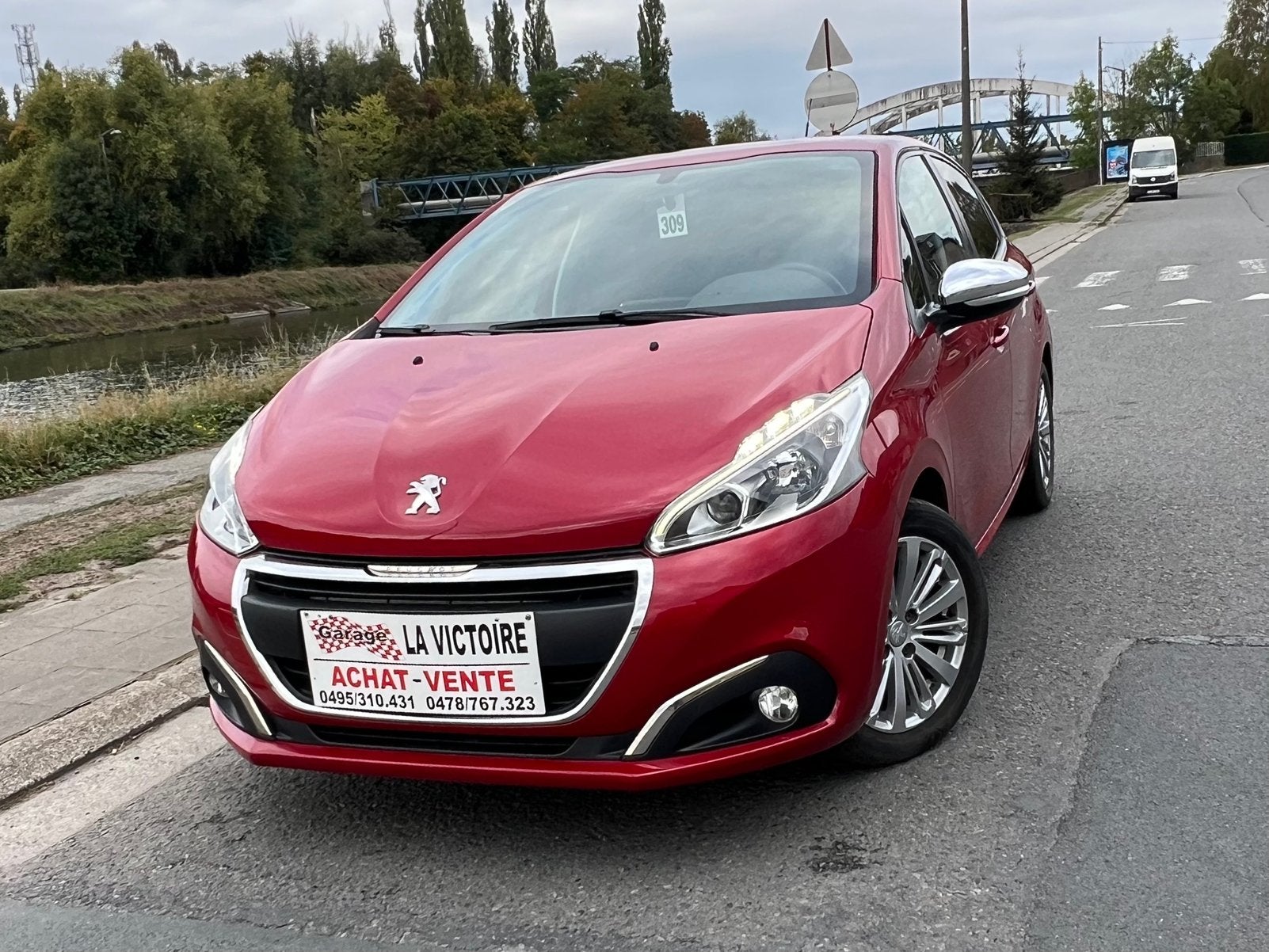 Peugeot 208 , 5 portes 2017 année 1.2 essence 0032478767323, Voorwielaandrijving, Dealer onderhouden, Stof, Euro 6