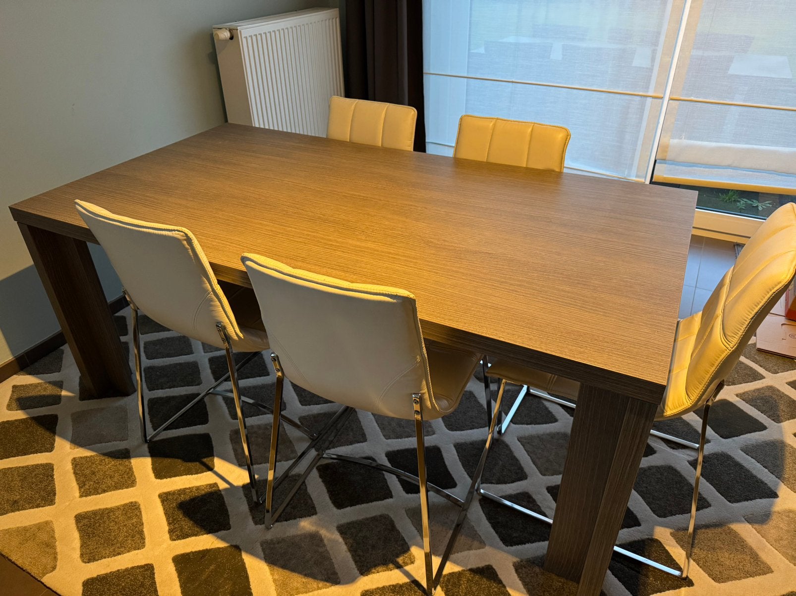 Mobilier (salle à manger 6 chaises, bar, commode, tapis), Enlèvement, Comme neuf