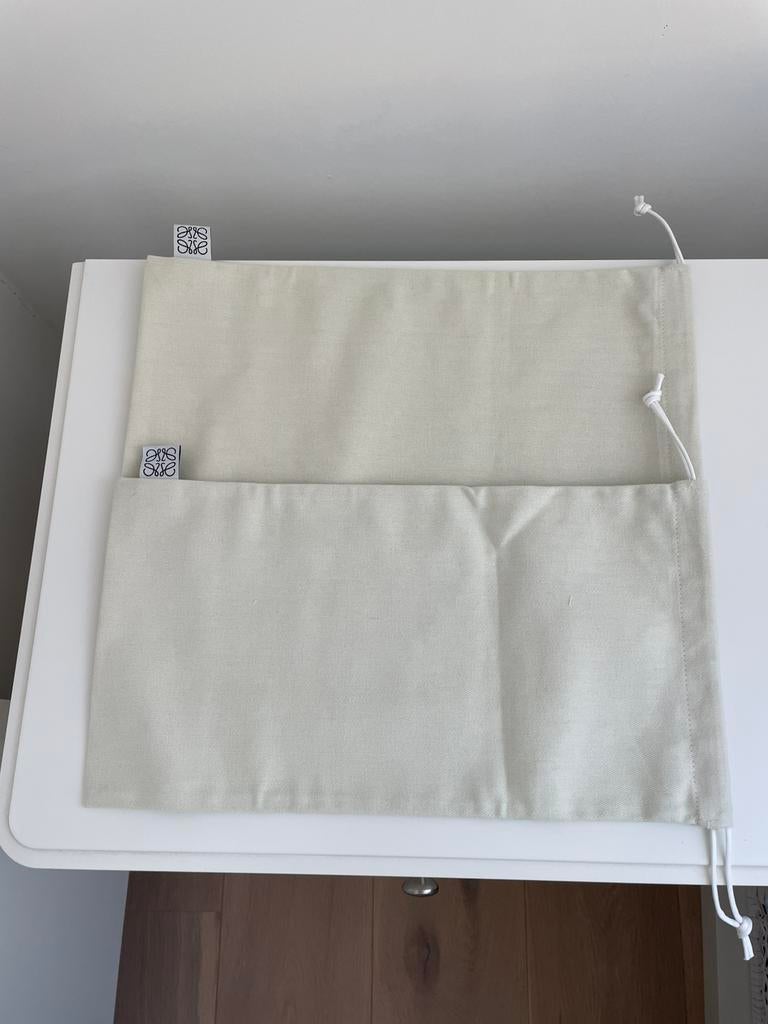 Loewe schoenzakken, Nieuw, Ophalen of Verzenden, Instappers, Beige