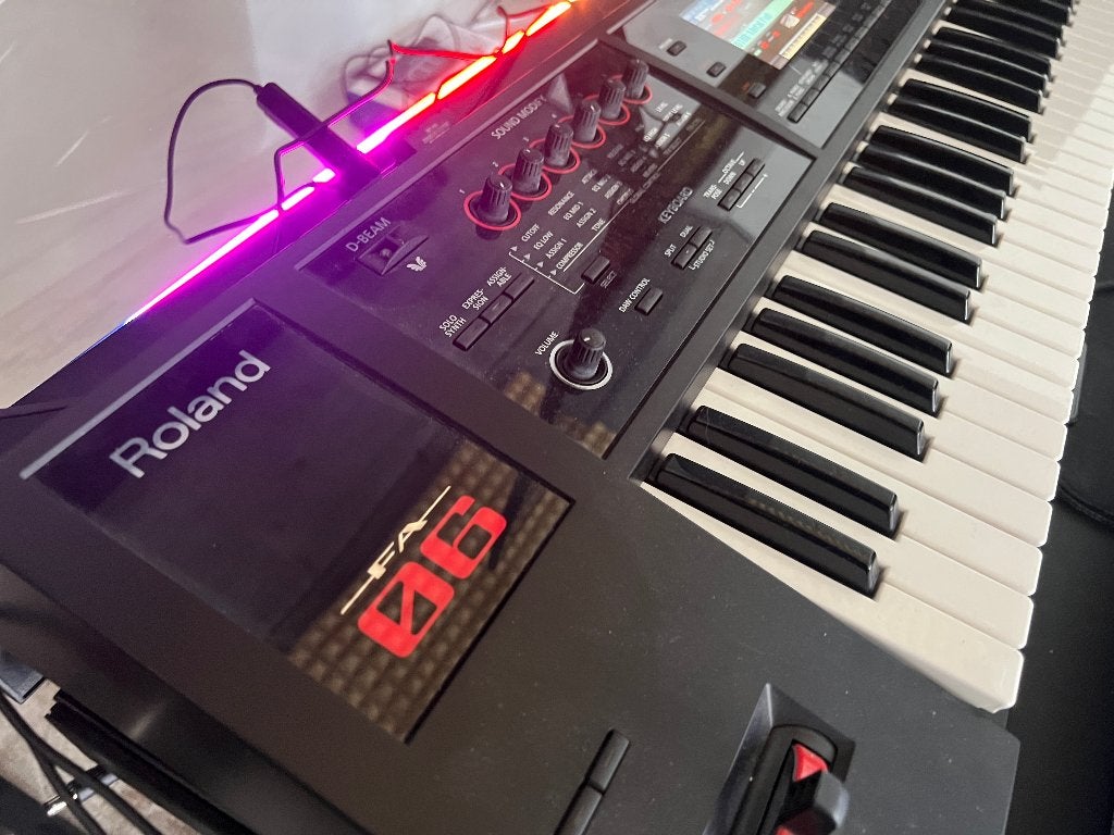Roland FA-06 Music Workstation, Muziek en Instrumenten, Keyboards, Ophalen, 61 toetsen, Roland, Midi-aansluiting