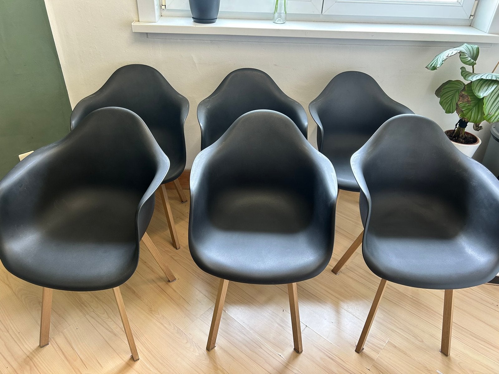6 chaises noires, plastique, Maison & Meubles, Enlèvement, Autres matériaux, Noir, Cinq, Six Chaises ou plus