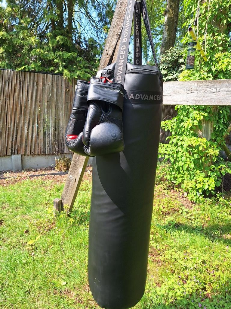 Bokszak voor stoten/trappen 32kg volwassenen + handschoenen, Enlèvement, Sac de boxe