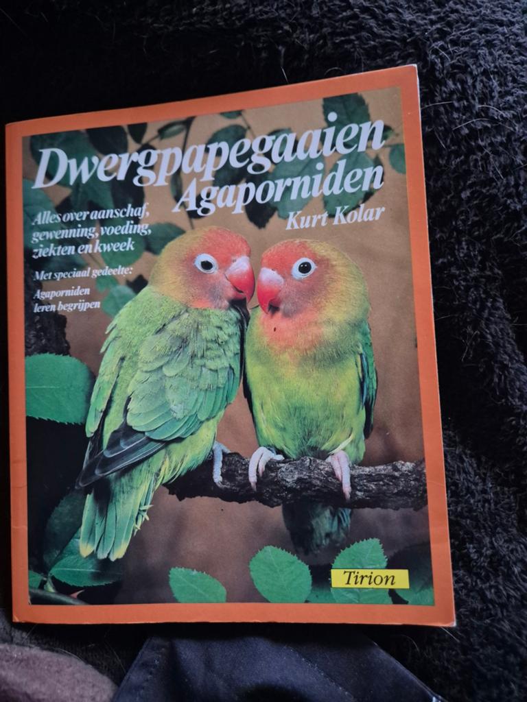K. Kolar - Dwergpapegaaien, agaporniden boek, Boeken, Ophalen of Verzenden, K. Kolar
