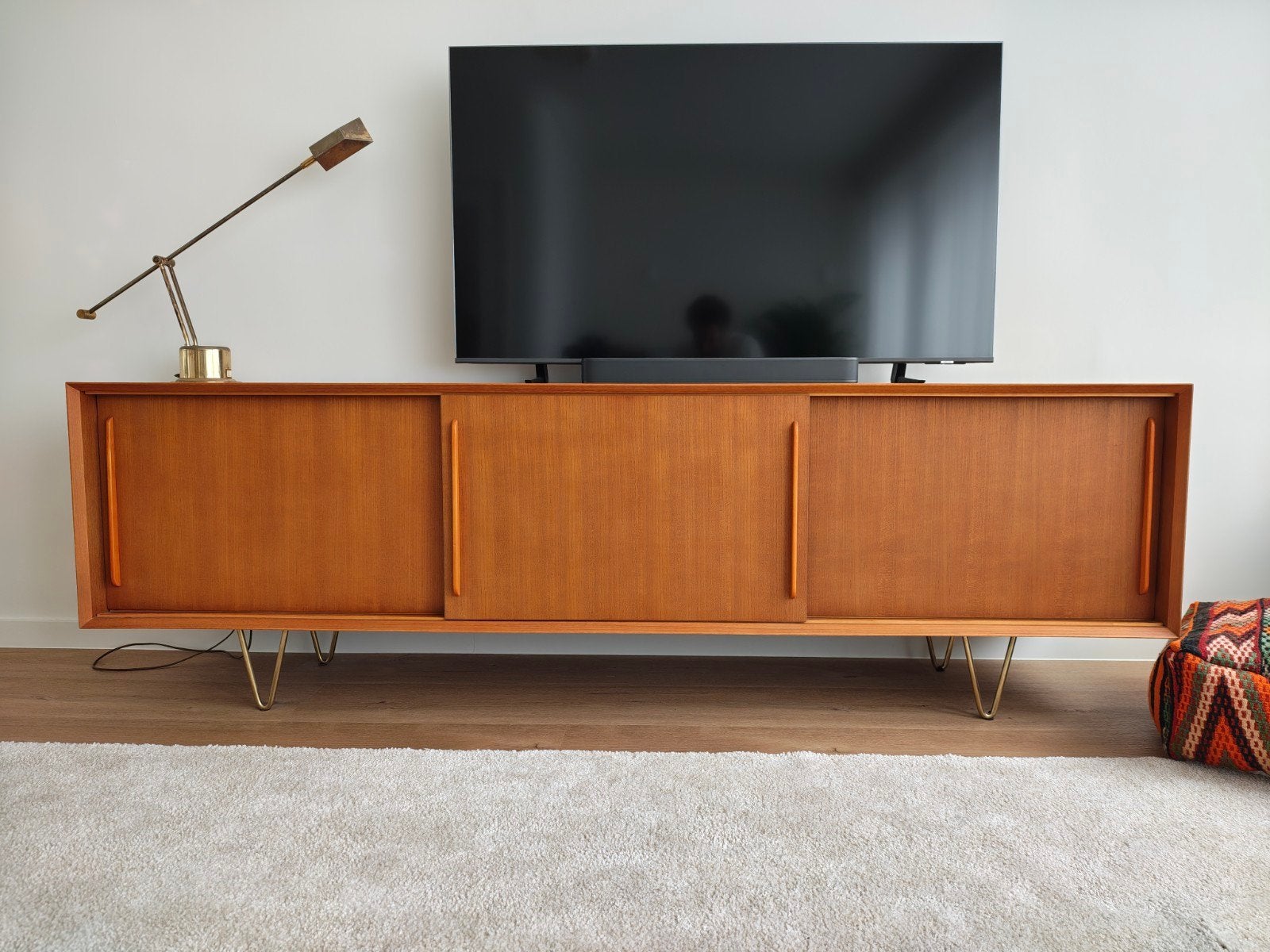 Vintage dressoir kast - nieuwstaat - Furnified, Huis en Inrichting, Kasten | Dressoirs, Ophalen, Nieuw, 200 cm of meer, 25 tot 50 cm