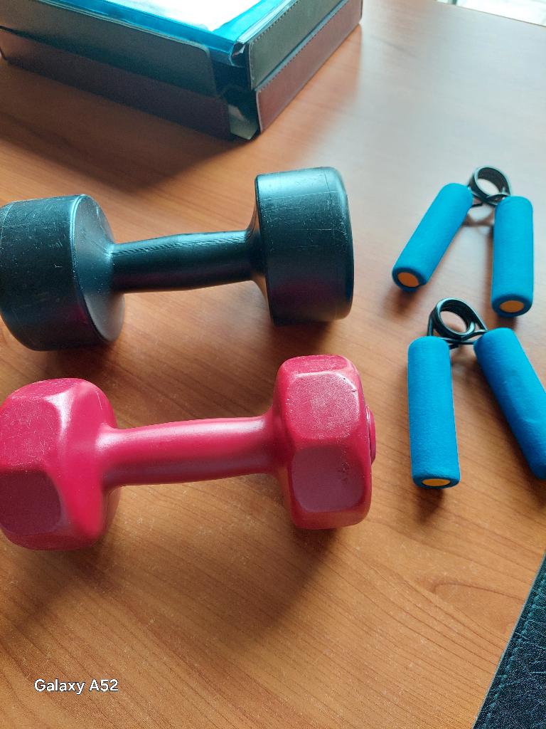 dumbbel Kettler 1,5 kg en Spalding 2 kg, Sport en Fitness, Fitnessmaterialen, Ophalen of Verzenden, Zo goed als nieuw, Armen, Dumbbell