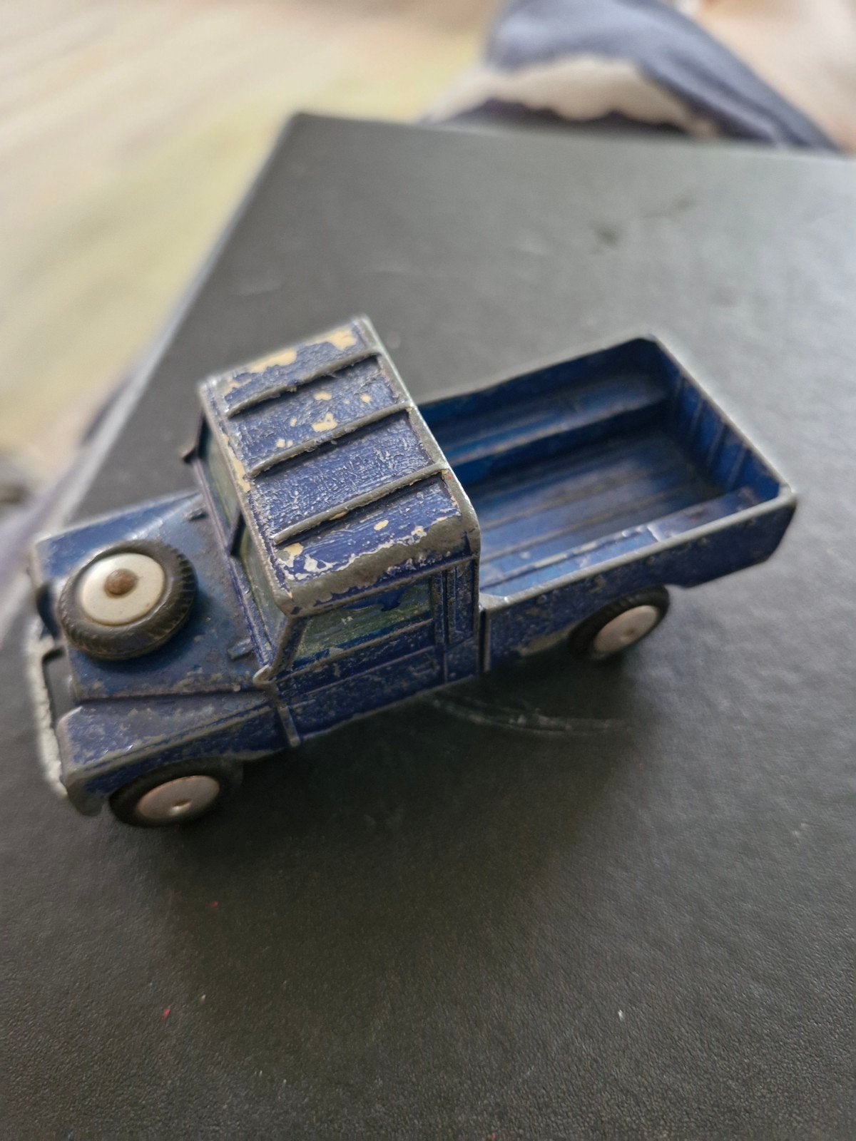 Corgi toys, land rover 109 WB. Blauw. made in Great Britain, Hobby & Loisirs créatifs, Enlèvement ou Envoi, Utilisé, Grue, Tracteur ou Agricole