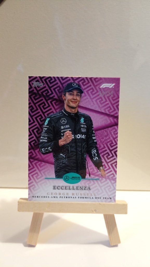 Topps Eccellenza F1 George Russell Purple Mercedes numérotée, Hobby en Vrije tijd, Verzamelkaartspellen | Overige, Ophalen of Verzenden
