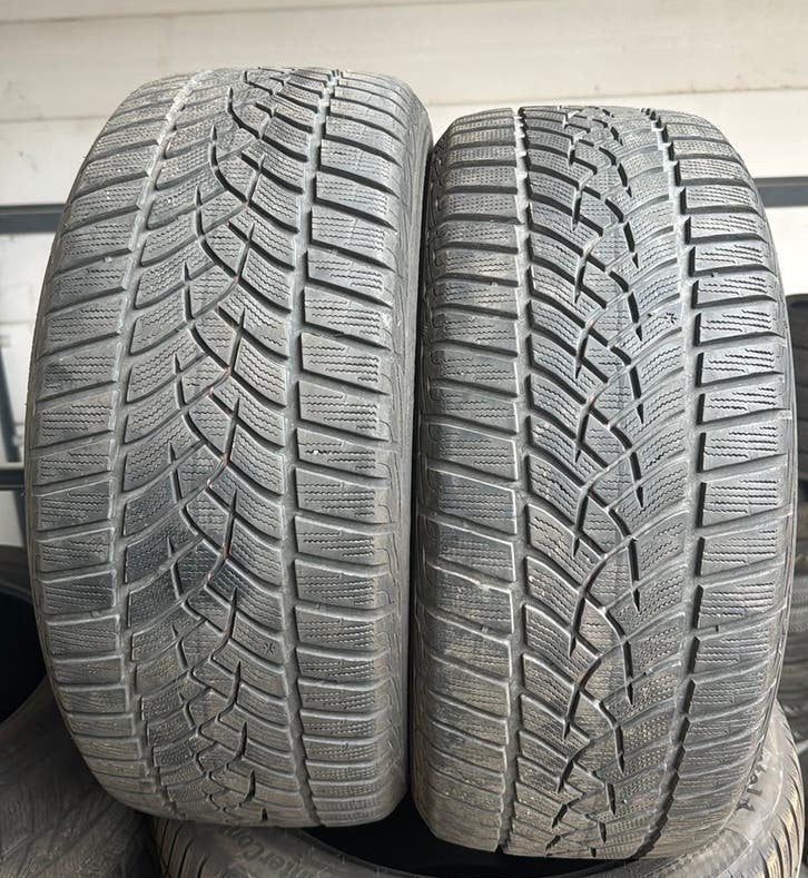 2454518 245/45/18 245/45R18 winterbanden merk Goodyear, Kleding | Dames, Jassen | Winter, Ophalen