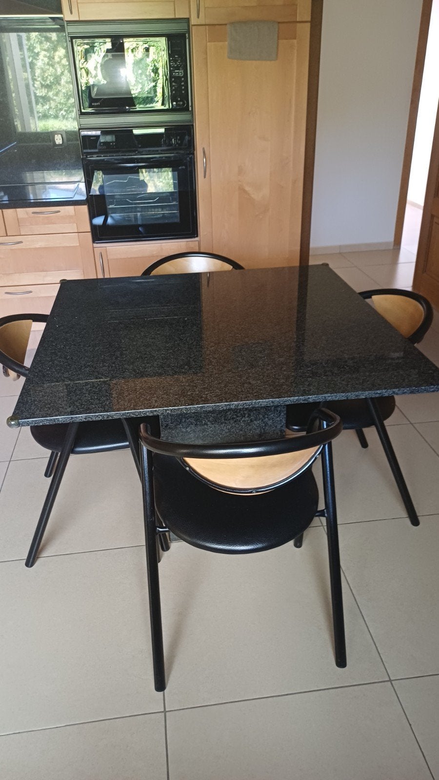 Granieten keukentafel en 4 stoelen, Ophalen