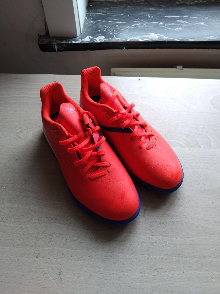 Voetbal schoenen, Sport en Fitness, Voetbal, Ophalen, Schoenen, Zo goed als nieuw, Maat S