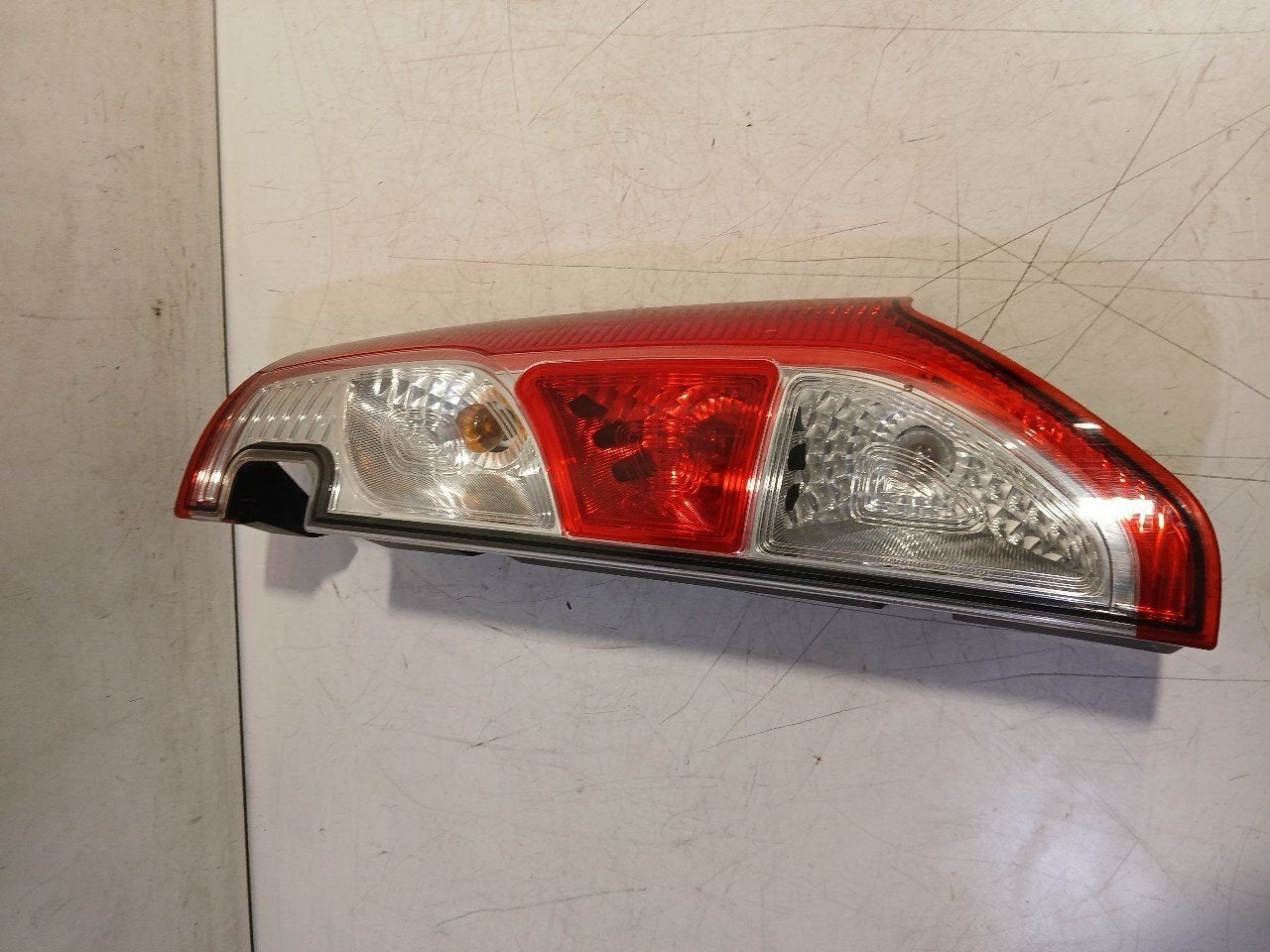 Achterlicht carrosserie rechts Renault Kangoo, Onderdelen@venauto.nl, Van der Ven Autorecycling B.V., Ettenseweg 76, 4706 PB Roosendaal, The Netherlands
