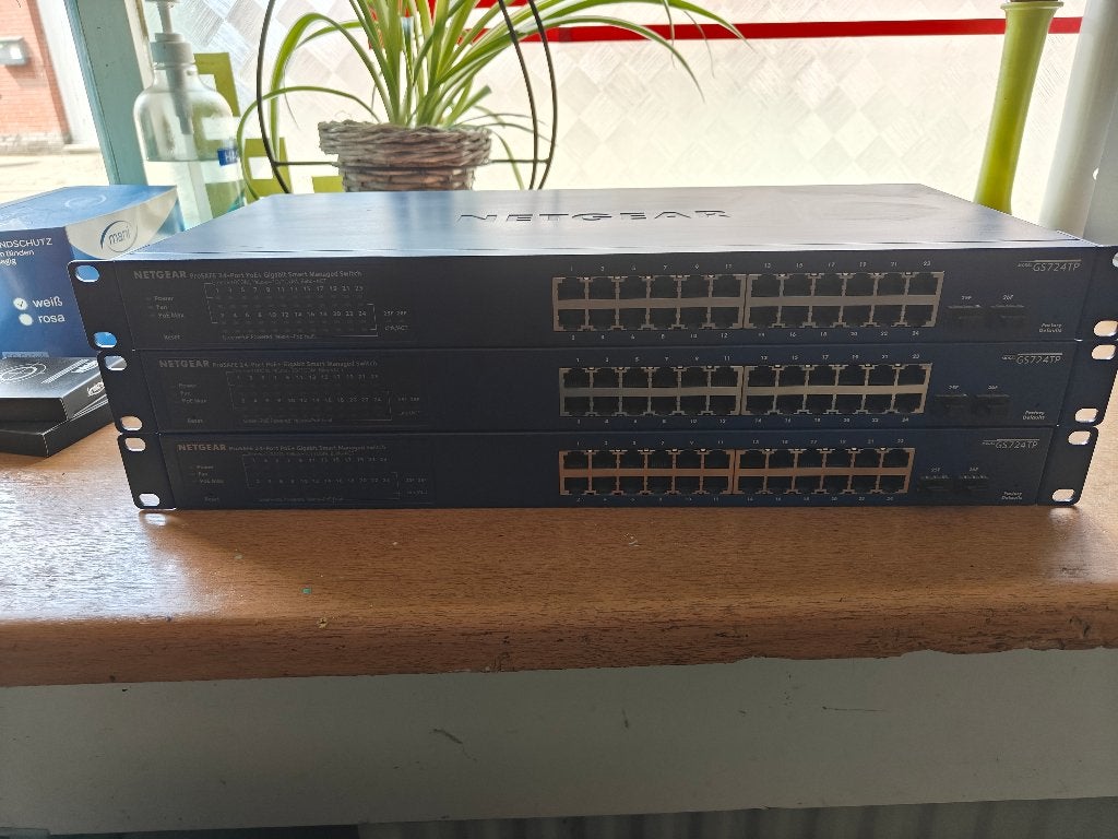 Netgear ProSAFE GS724TP 24-Port Gigabit PoE+ Smart Switch, Computers en Software, Netwerk switches, Gebruikt, Ophalen of Verzenden