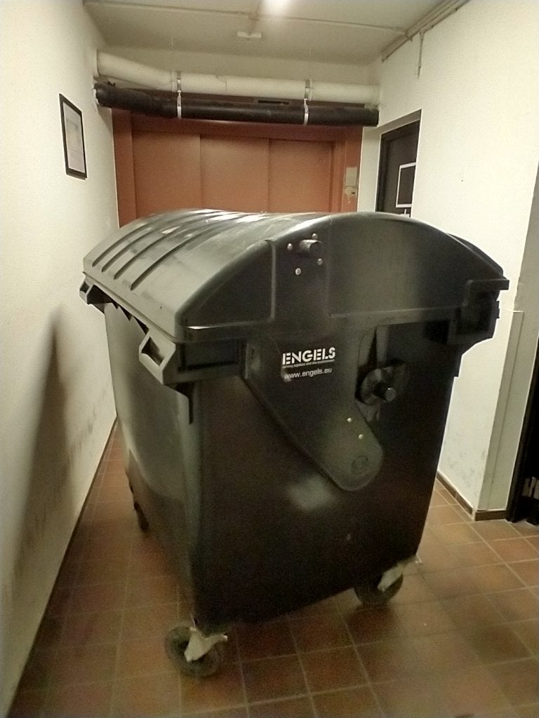 zwarte container 1100 liter, Ophalen