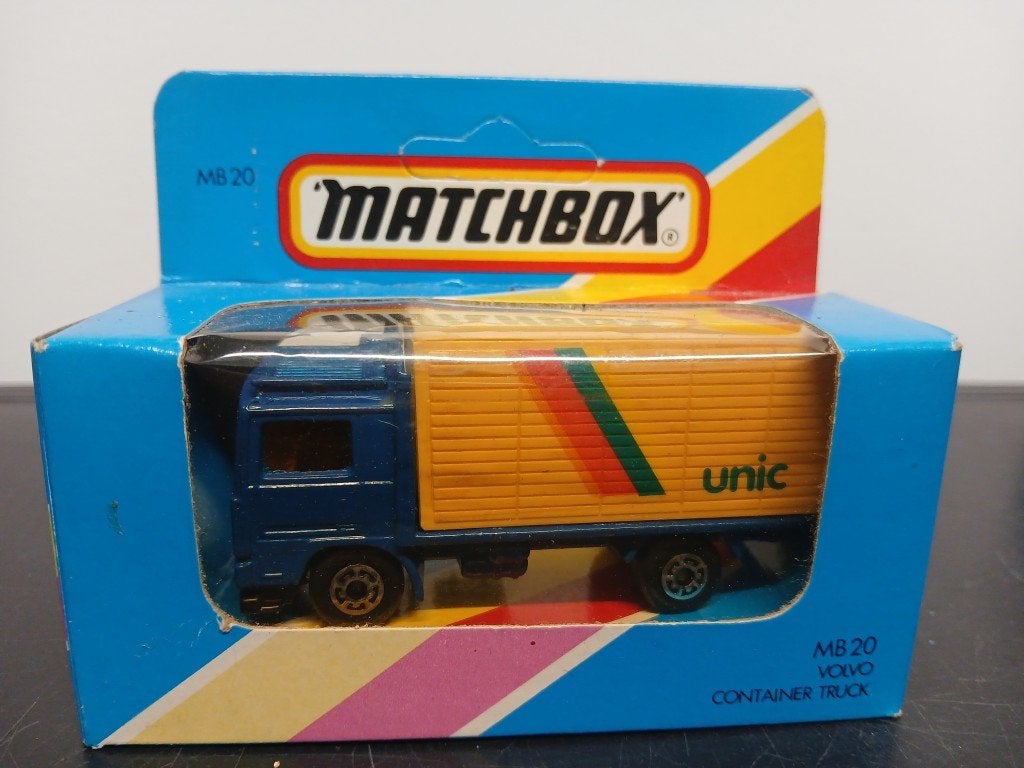 MINIATURE CAMION MATCHBOX MB20 VOLVO UNIC, Enlèvement ou Envoi, Comme neuf, Bus ou Camion, Matchbox
