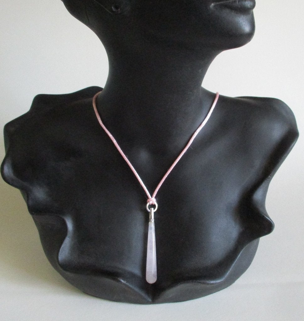 KR-ROZENKWARTS–Roze -Pegel: 4¾cm. x ½cm-L:42cm >totaal 62cm., Envoi, Neuf, Rose, Pierre ou Minéral