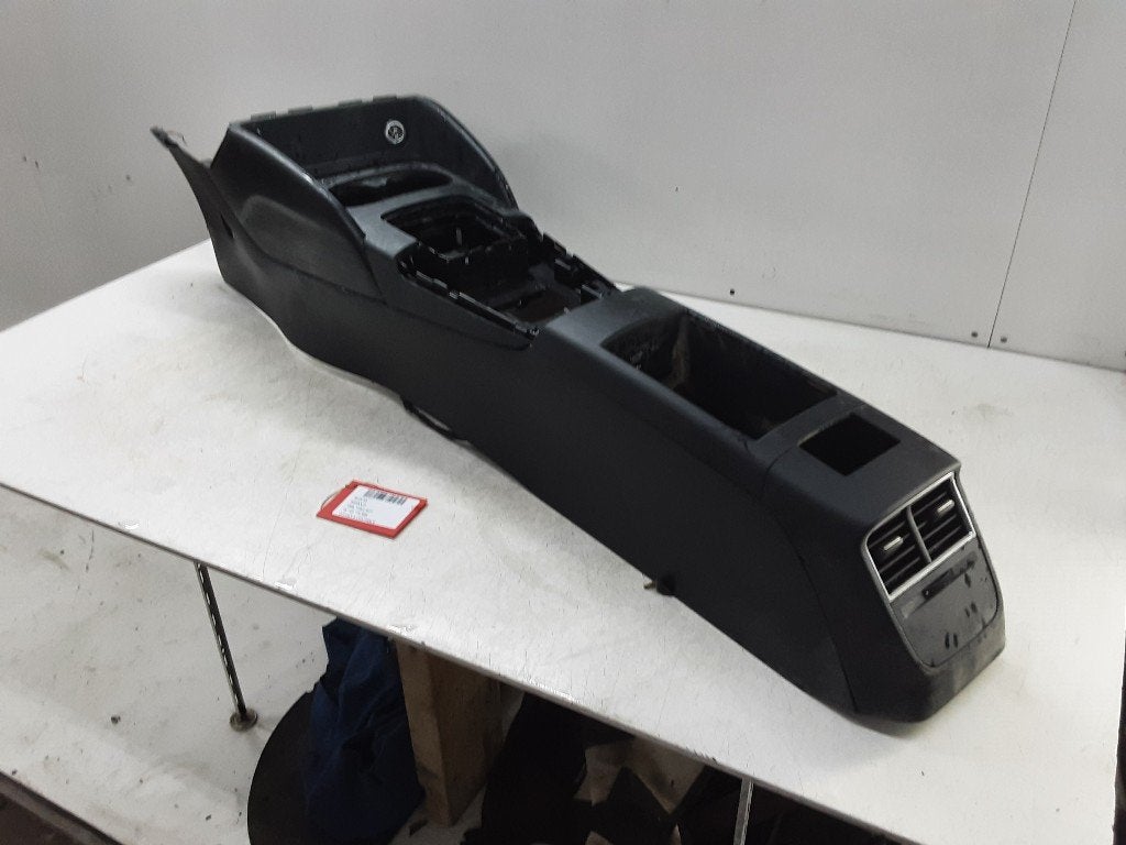 CONSOLE CENTRALE Audi A3 Limousine (8VS / 8VM), Mevr. I. Hauben, Audi, Utilisé, Rue de l'Espoir 34 34
4030  GRIVEGNÉE, BE