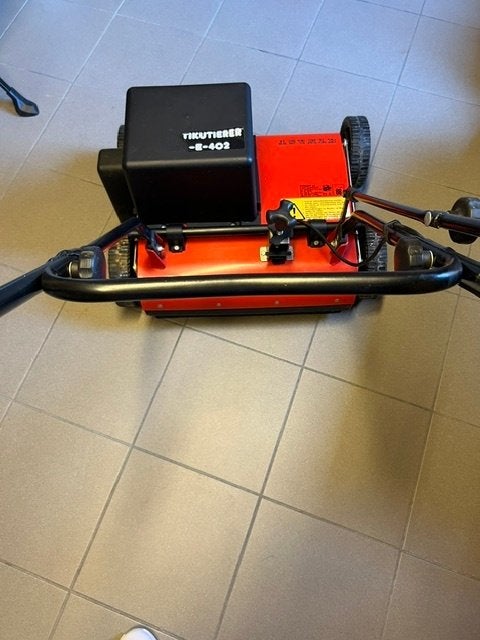 Krachtige Elektrische Verticuteermachine ; Duitse kwaliteit, Ophalen, Zo goed als nieuw, Elektrisch