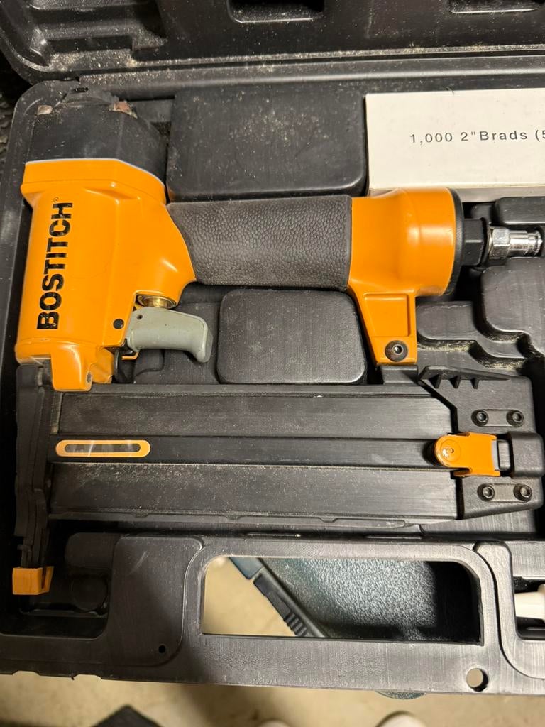 Cloueuse pneumatique de finition Bostitch BT1855 - Pro, Enlèvement, Comme neuf