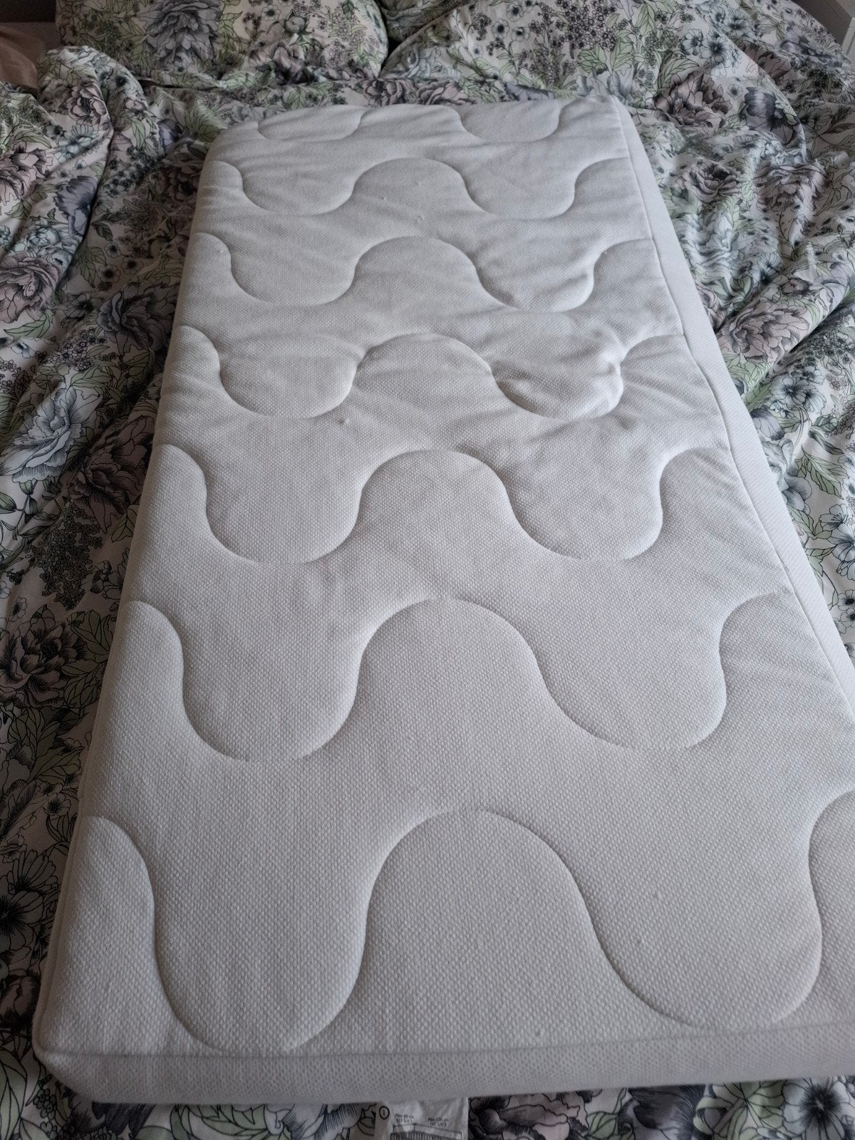 Matelas lit bébé mousse Ikea Krummelur, Maison & Meubles, Matelas, Une personne, Enlèvement, Utilisé