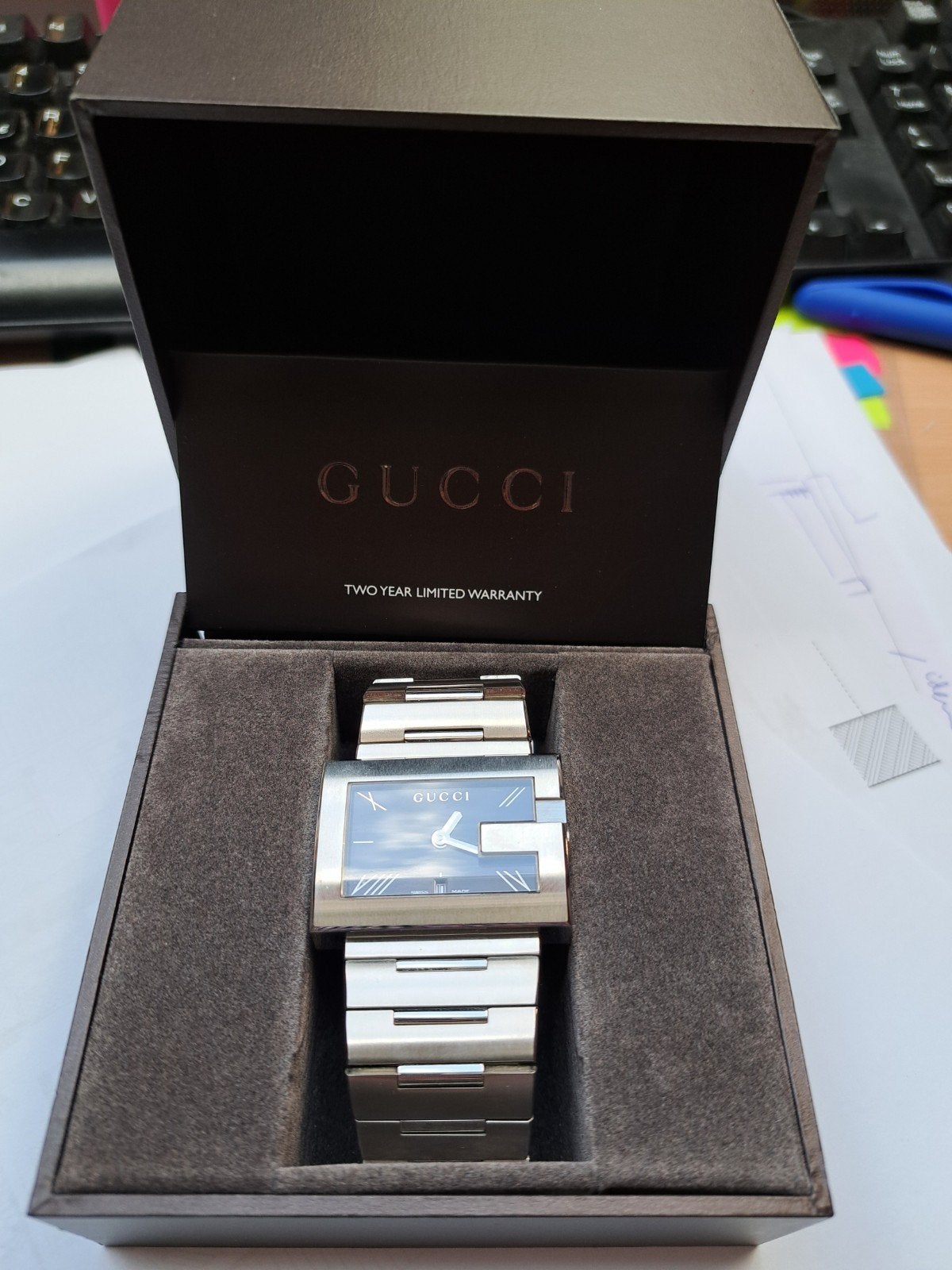 Montre Gucci modele 100M, Enlèvement
