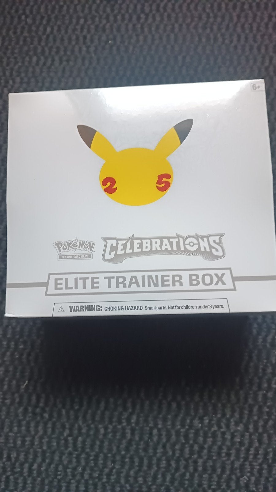Pokémon TCG: 25th Anniversary Celebrations Elite Trainer Box, Enlèvement ou Envoi